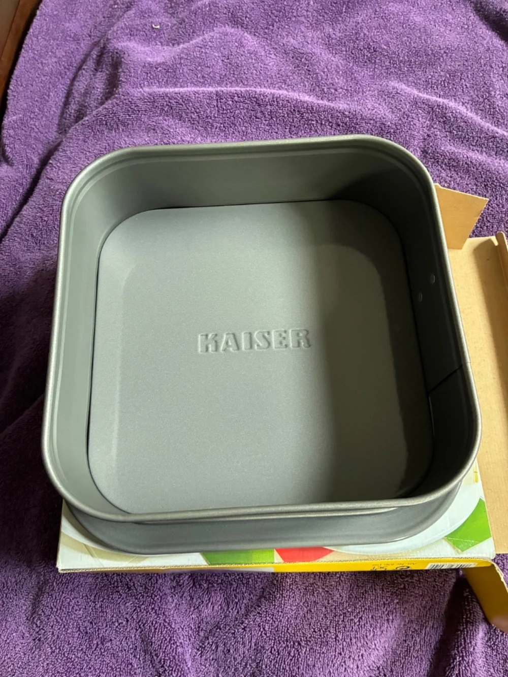 New in box Quadro LaForme Nonstick 9 inch Springform Pan